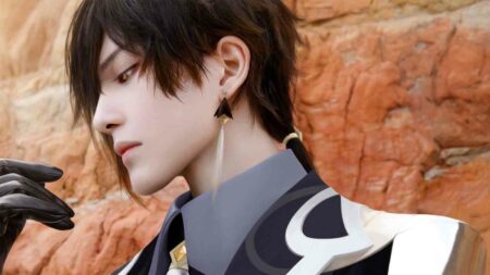 Hakken in Zhongli cosplay from Genshin Impact