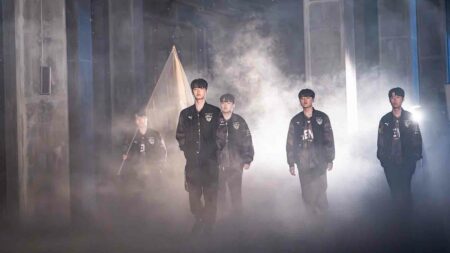 Gen.G roster behind-the-scenes during LCK Spring 2024 final photoshoot holding their flag