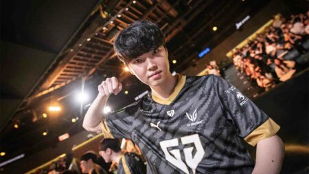 Gen.G mid laner Chovy at LCK Summer 2023 playoffs doing a punch pose